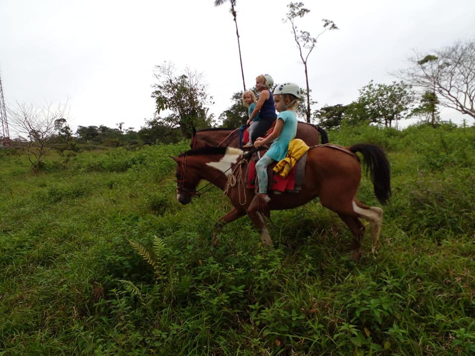 horseback-riding-rio-celeste-kids